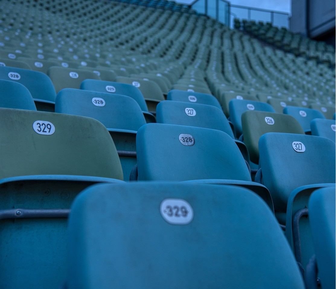 Jak vytvořit tribunu ve sportovní hale?