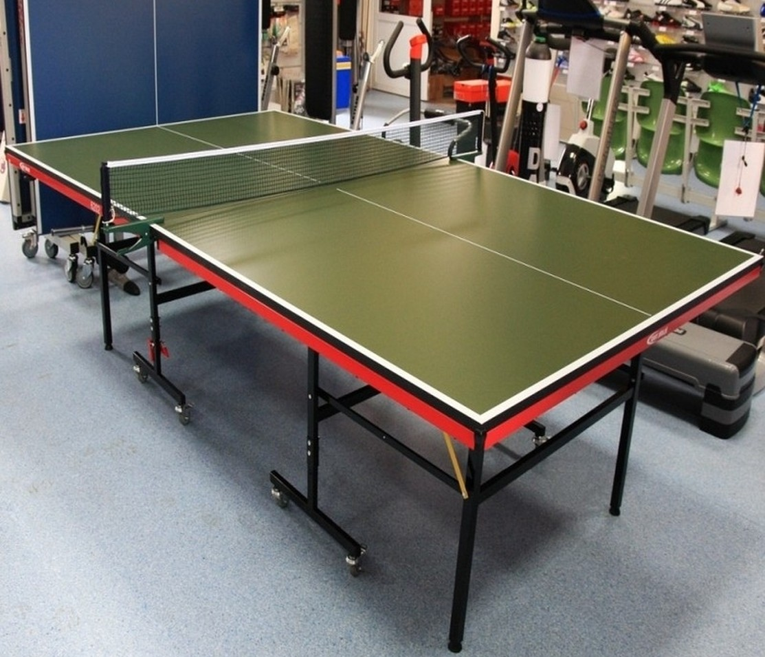 Stůl na stolní tenis jako důležitá součást sportovního vybavení škol